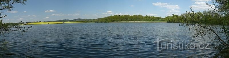 Immagine panoramica dello stagno Velké Potočné