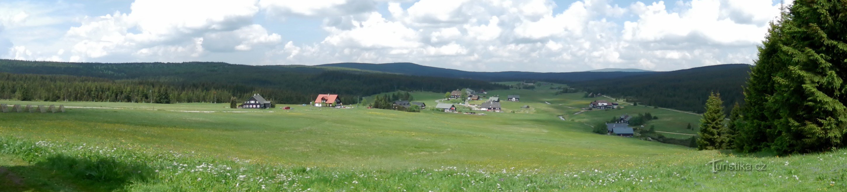 Photo panoramique de la prairie d'Upolin