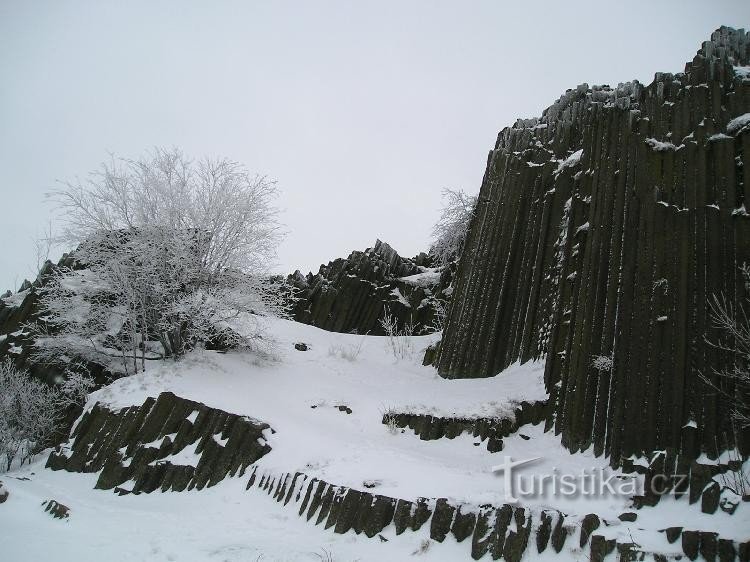 Roca señorial en invierno