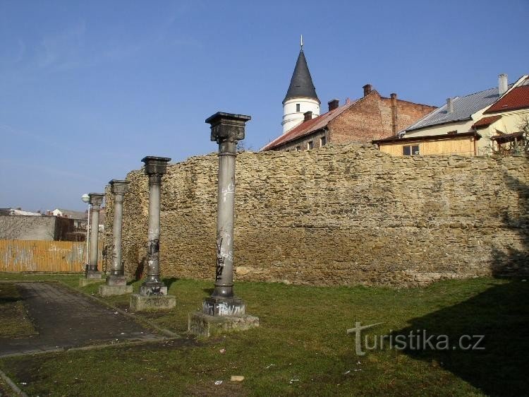 Park a Városi Könyvtár mellett