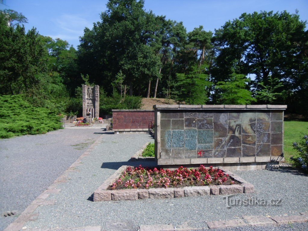 Pardubice - Gedenkteken voor de slachtoffers van het kasteel van Heydrichia