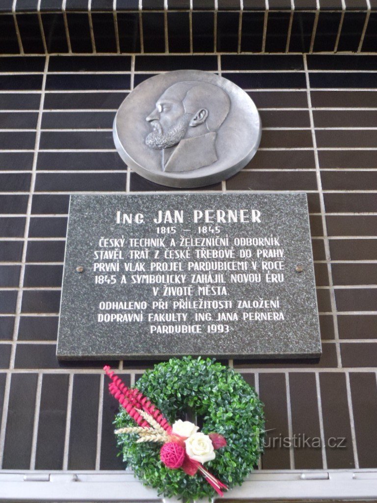 Pardubice - placa comemorativă a inginerului Jan Perner