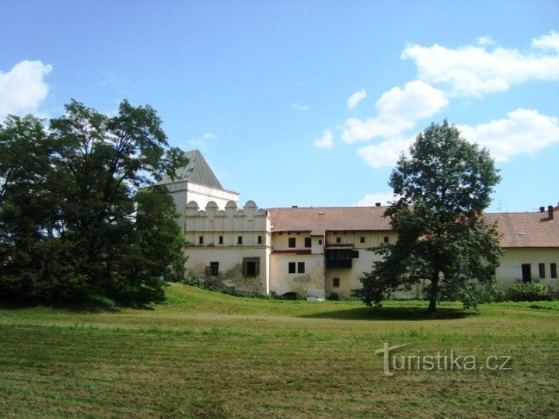 Пардубіце-Пріградек через колишній рів-Фото: Ulrych Mir.