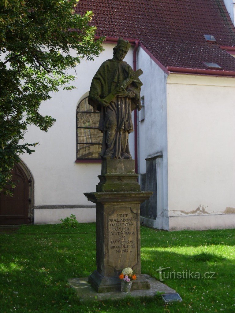 Pardubice - staty av St. Jan Nepomucký