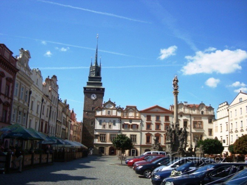 Pardubice-Zelena vrata s trga Pernštýn-Foto: Ulrych Mir.