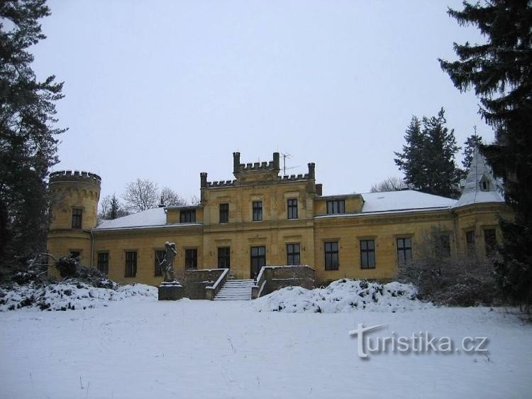 Park i wejście do zamku