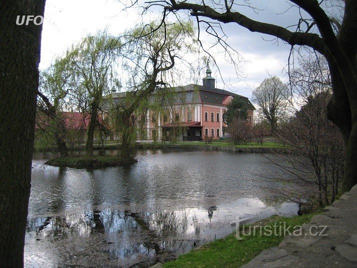 Parque y castillo de Dubová