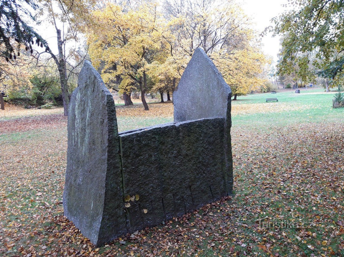 Park Bažantnice in geološka ekspozicija na Milevskem