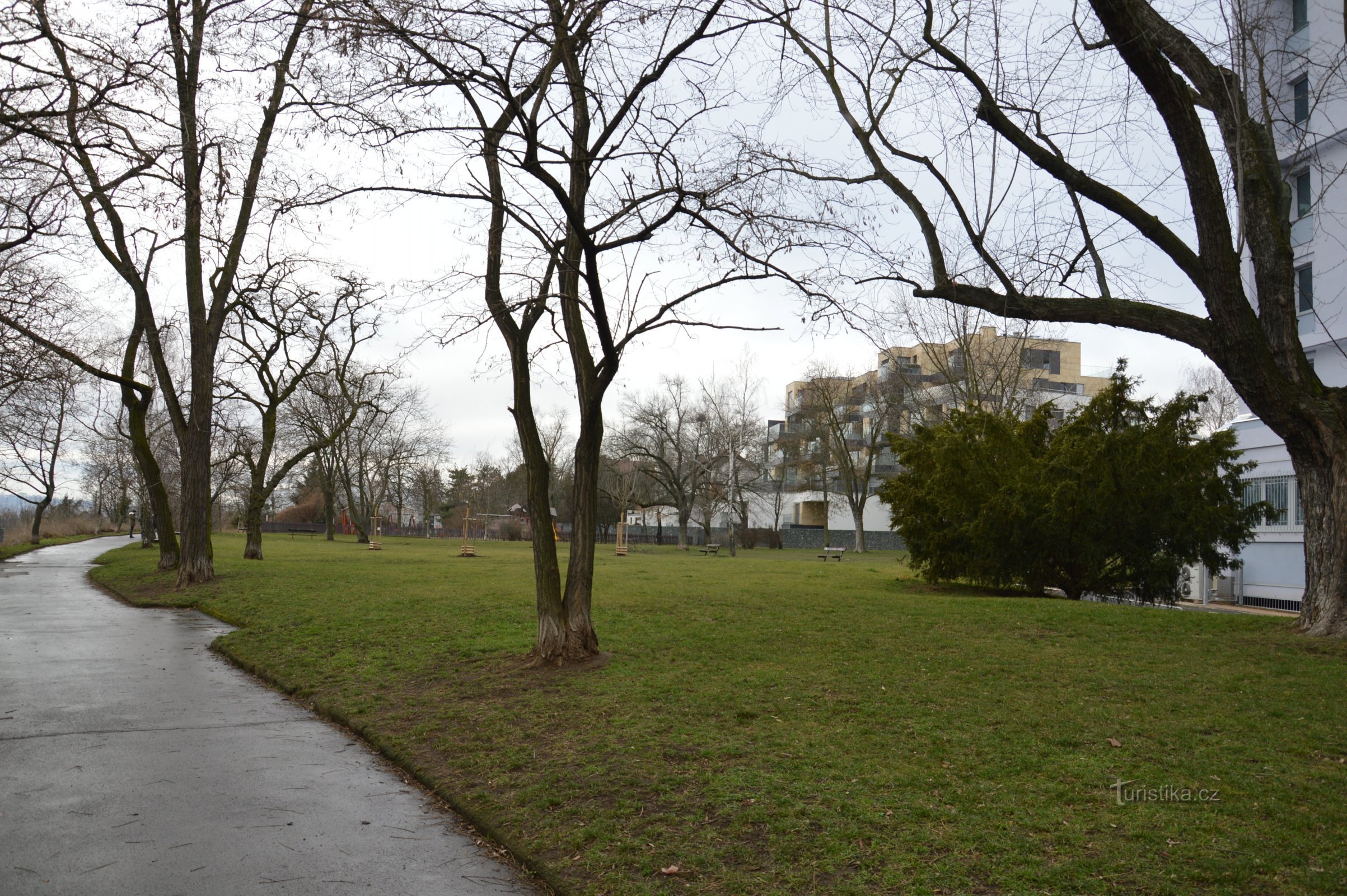 Parcul Dlážděnka în spatele FÚ