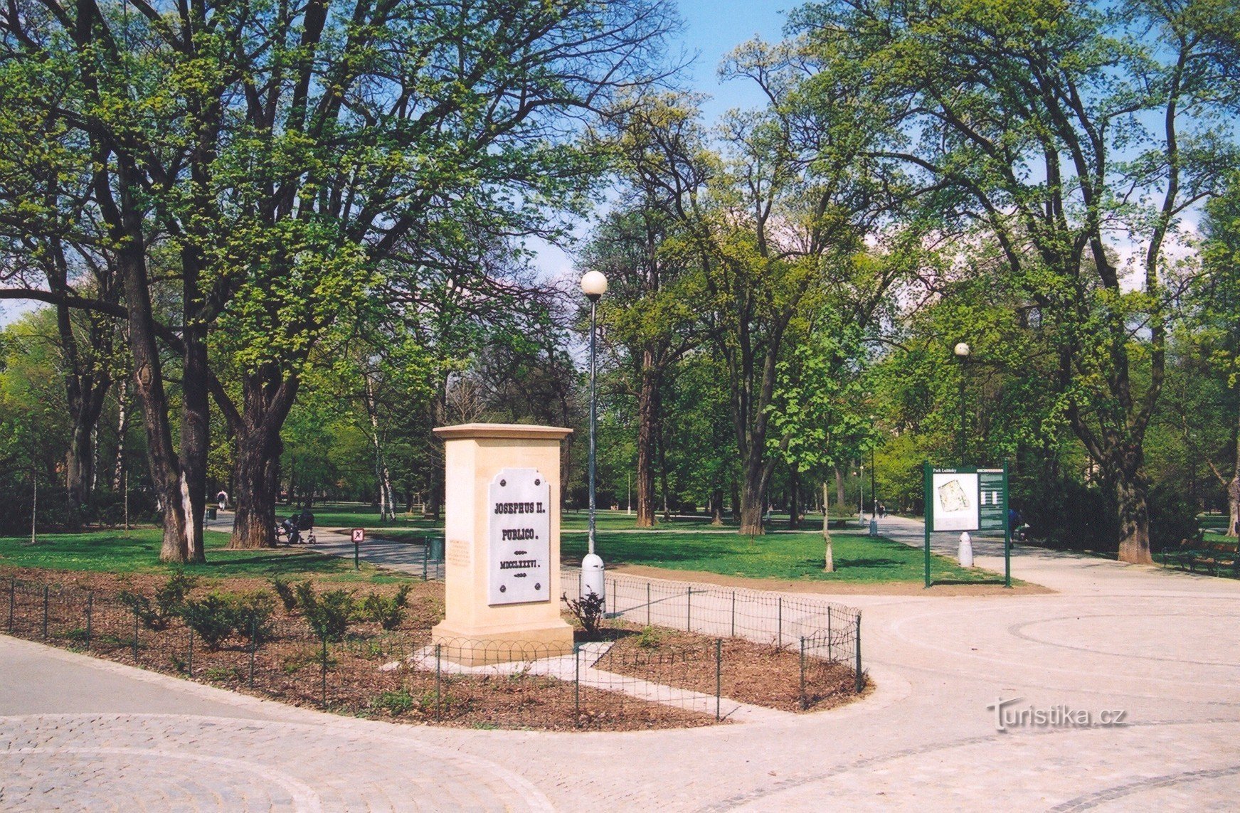Parque Lužánky - parte de la entrada