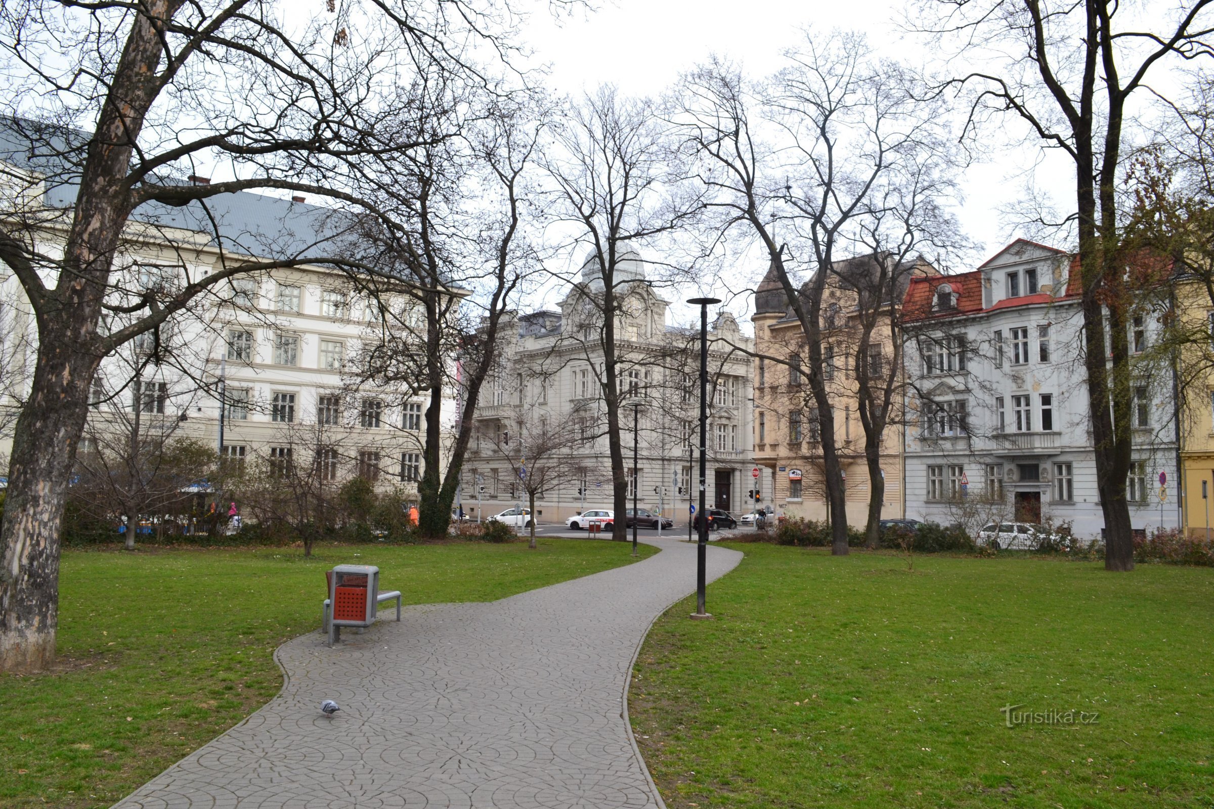 park, zicht op hoekpand