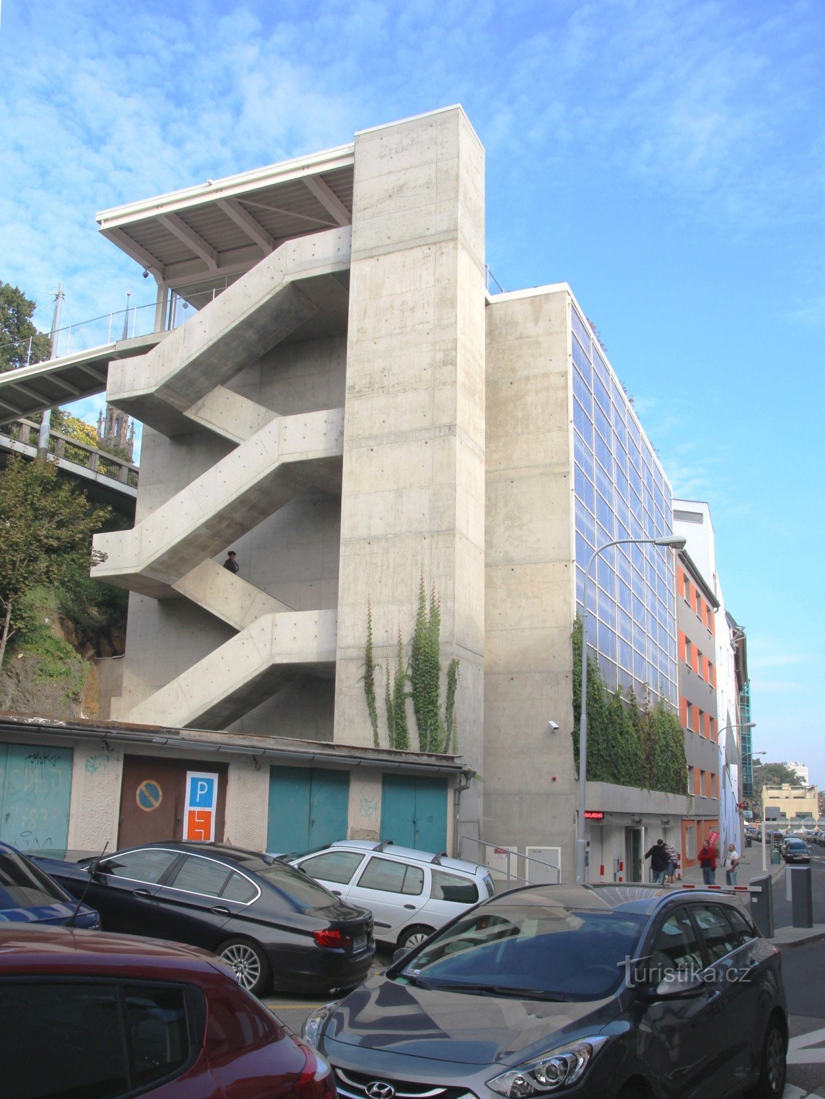 Edificio de estacionamiento en Kopečná
