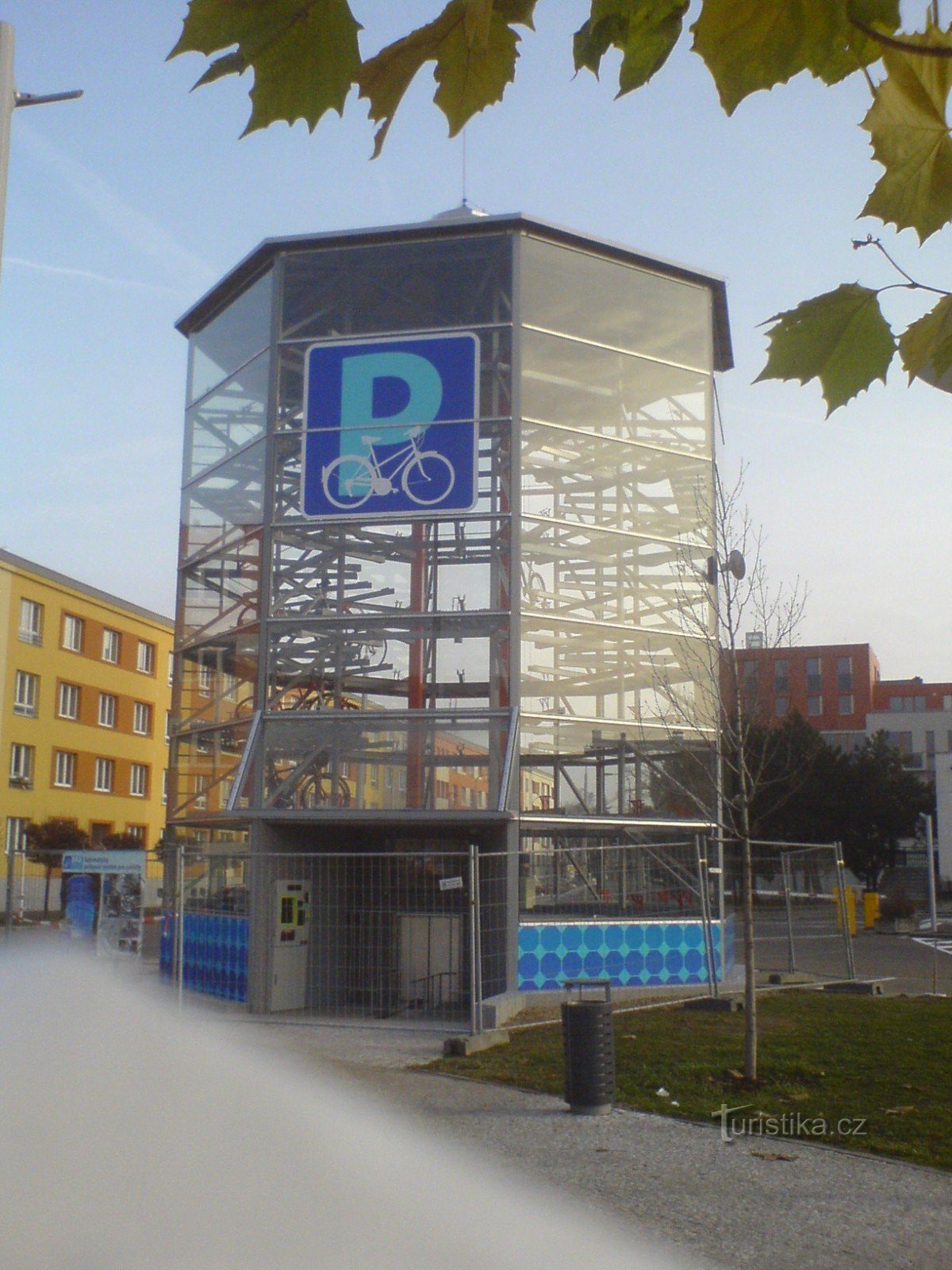 Строящийся паркинг для велосипедов