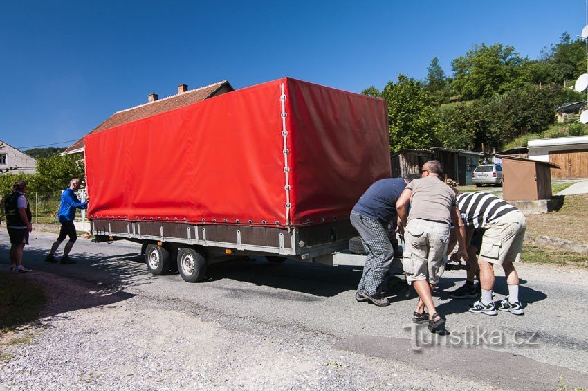 Χώρος στάθμευσης με ανελκυστήρα