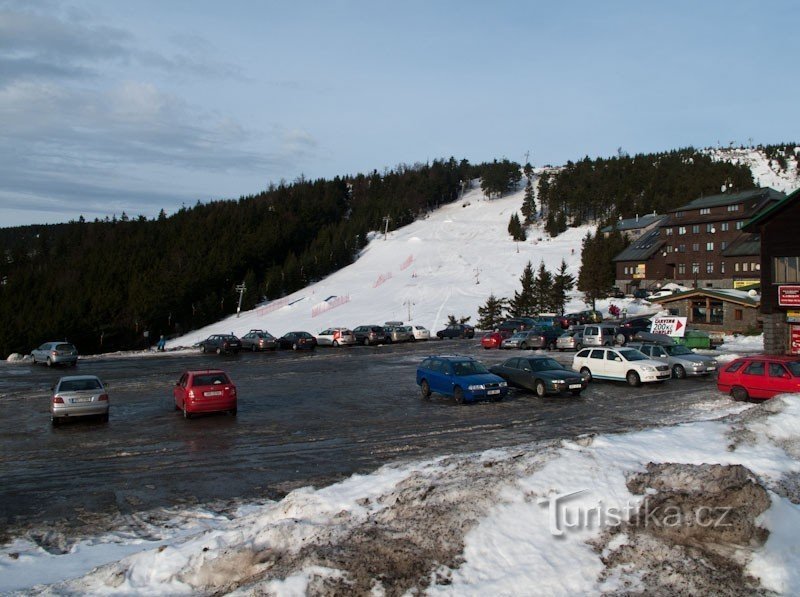 The parking lot on the saddle is quite empty