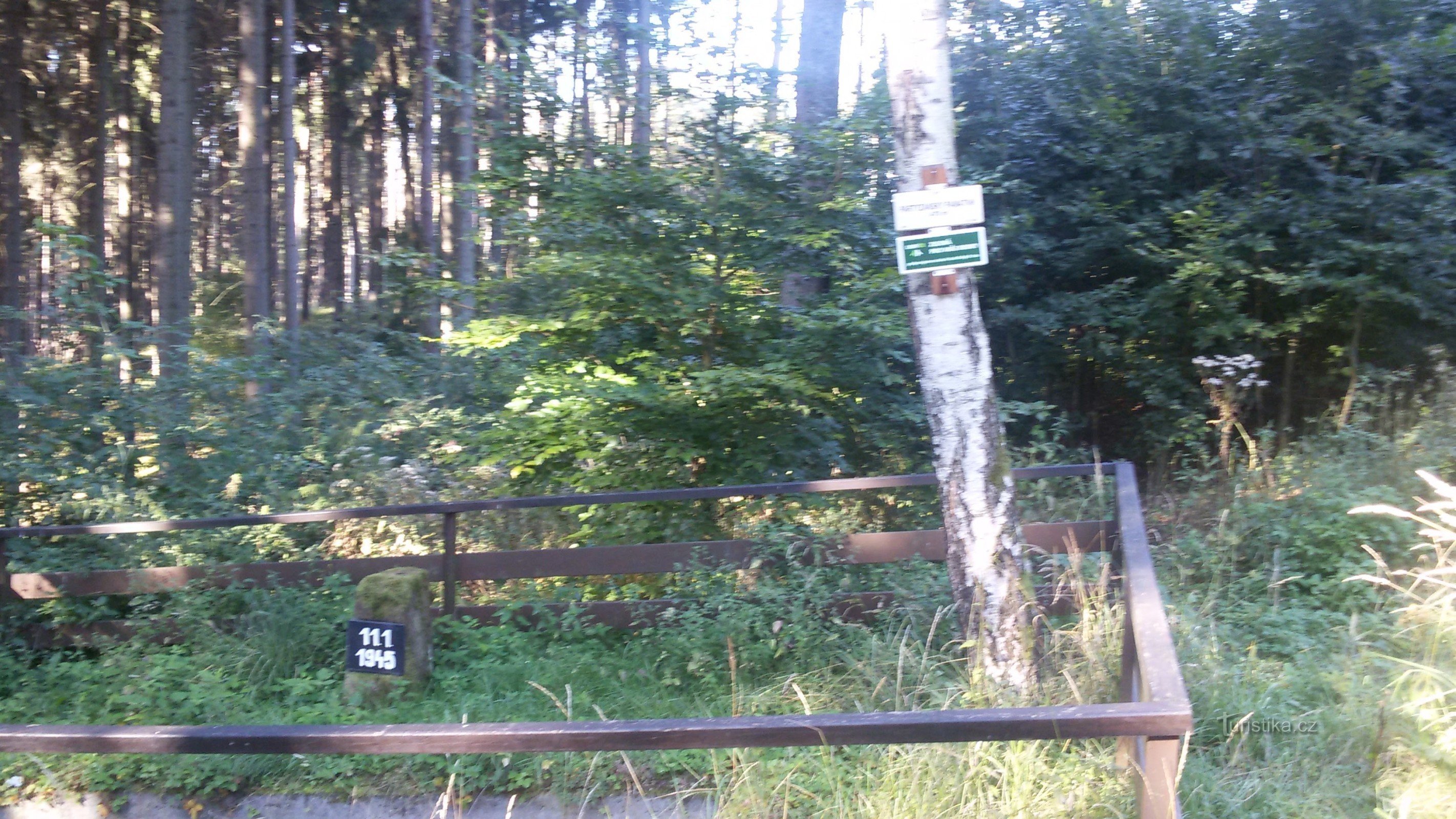 Partisan monument