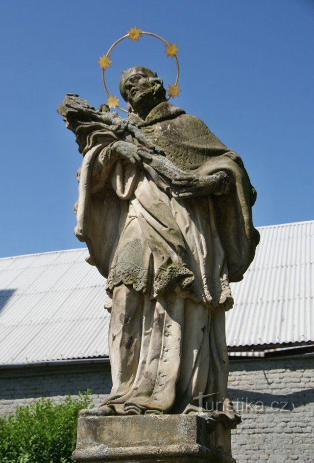 Páscoa - estátua de St. Jan Nepomucký
