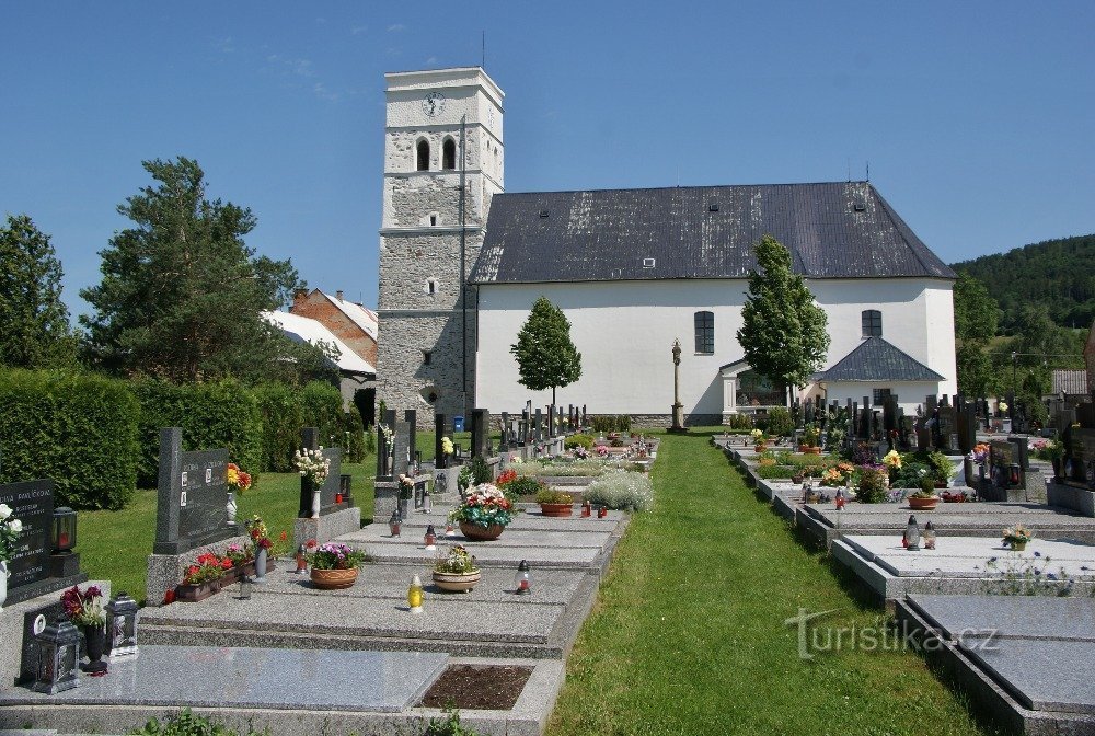 Pészach (Šternberk közelében) – a Szent István-templom területe. Kunhuty