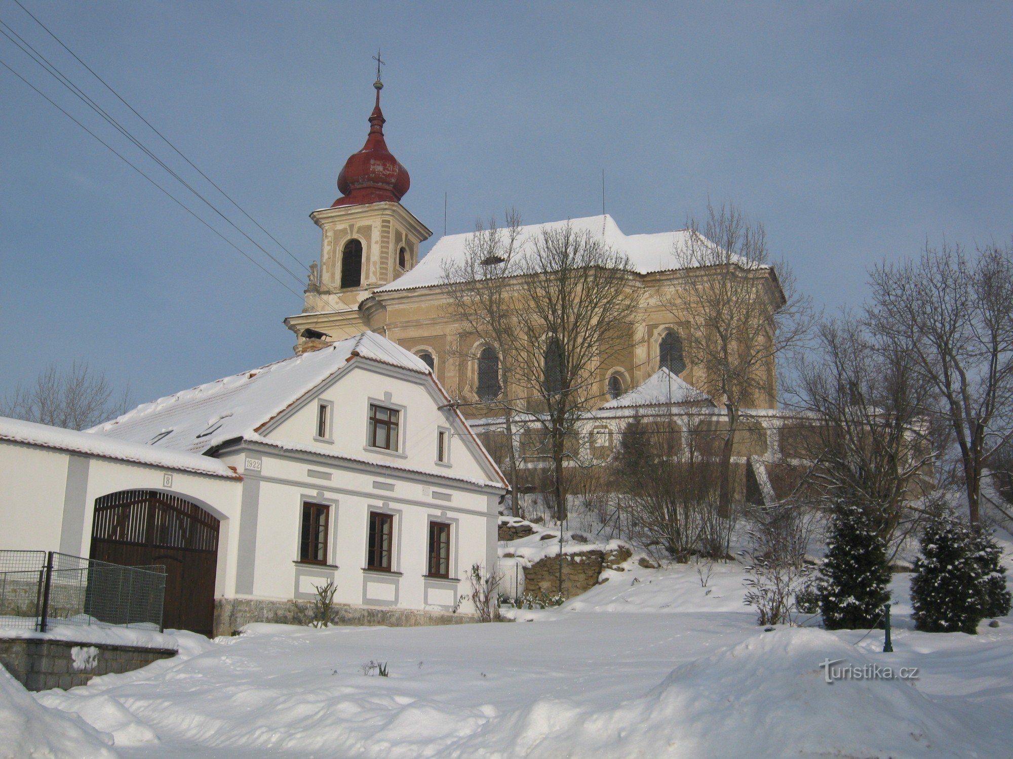 Paštice templom