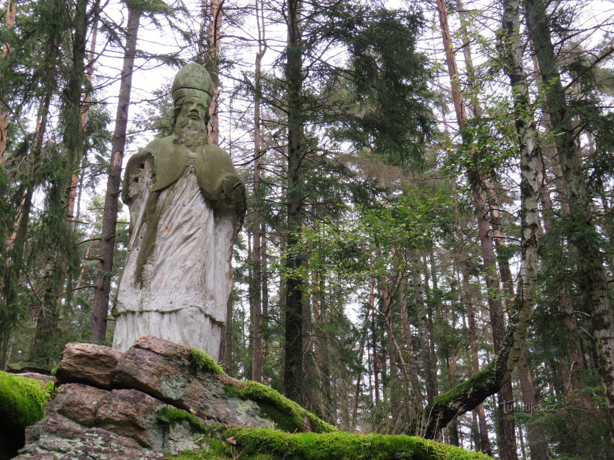 La búsqueda de la estatua de St. Stanislav en Osik