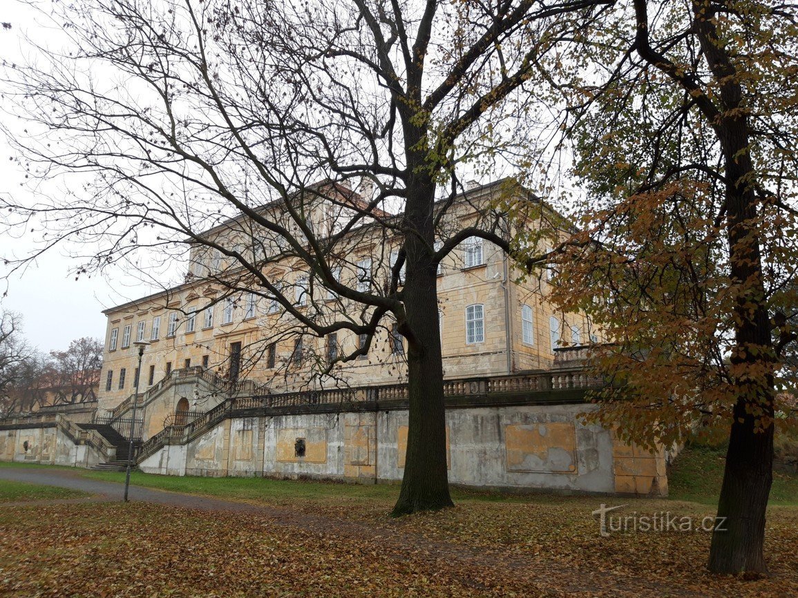 Pavillon mit Reiners Fresken in der Stadt Duchcov