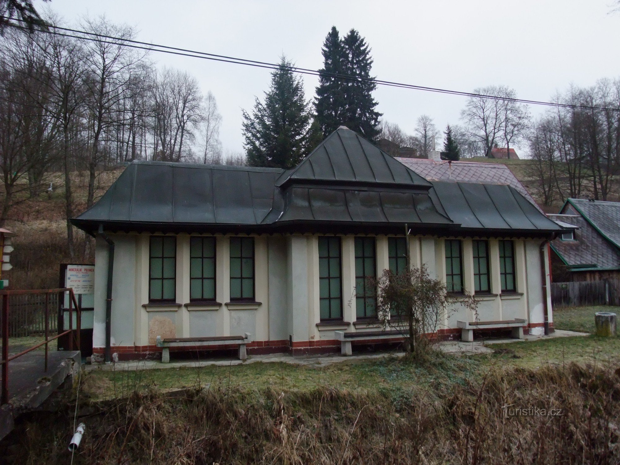 Paviljong med mineralvatten