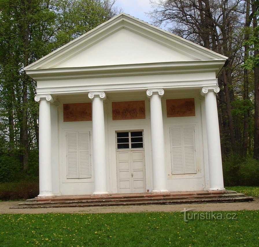 Pavillon i slotsparken