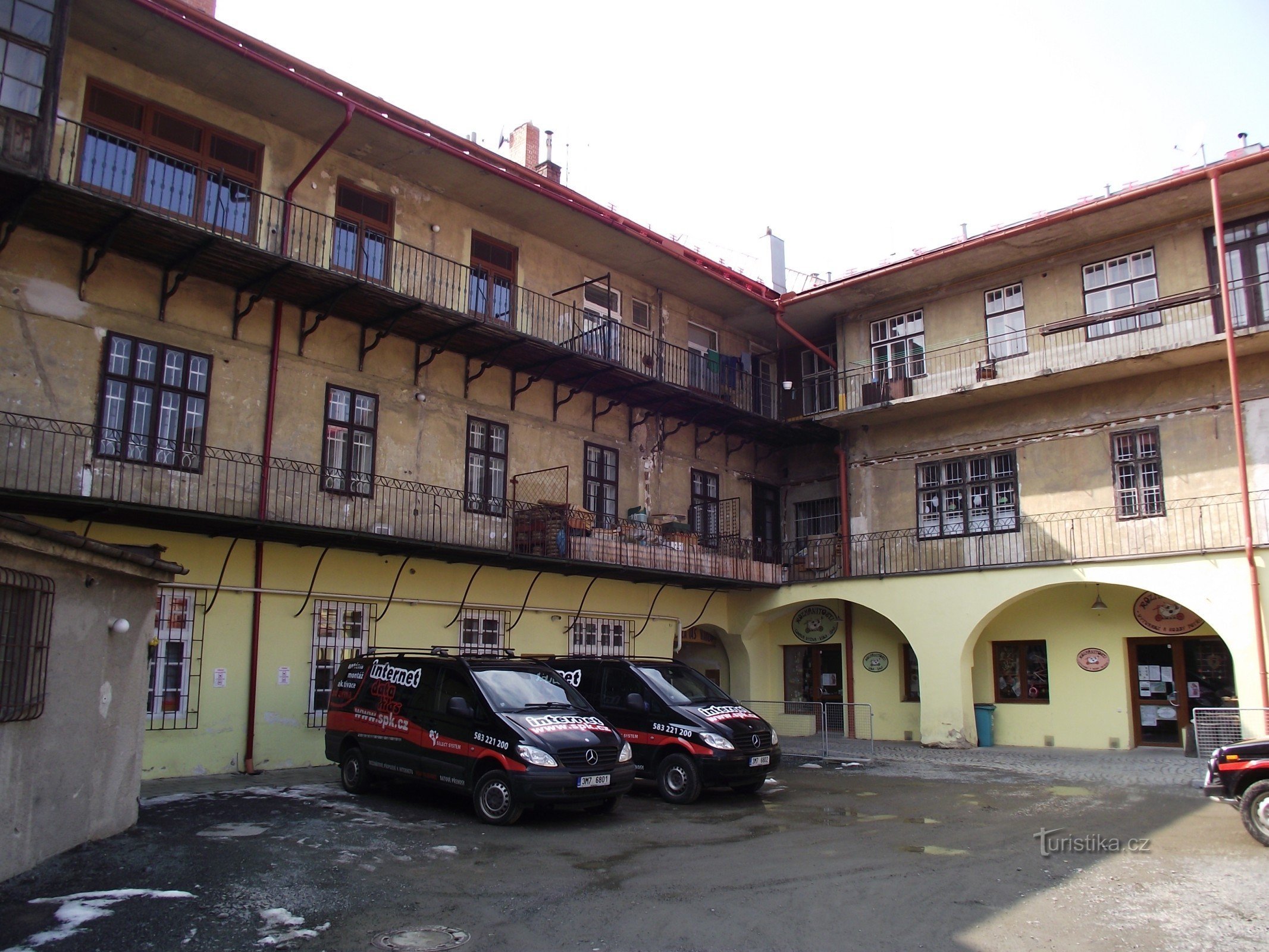 pavlač courtyard