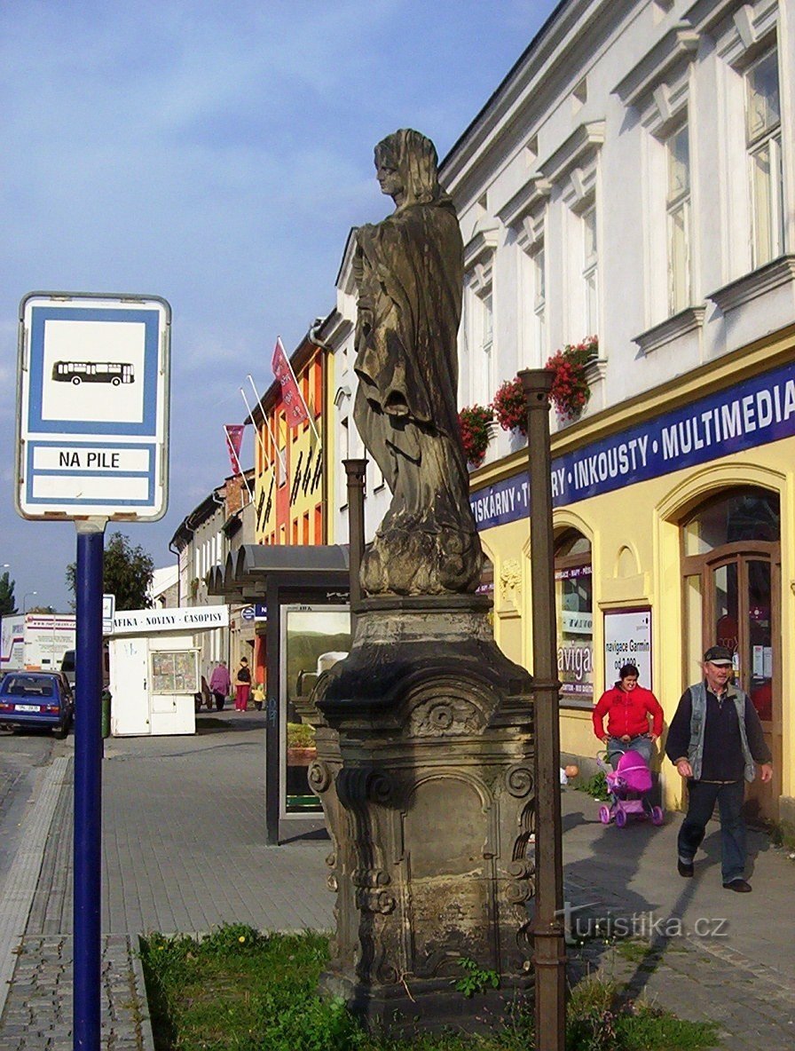 Rue Pavlovičky-Pavlovická-statue baroque de la Vierge Marie-Photo: Ulrych Mir.