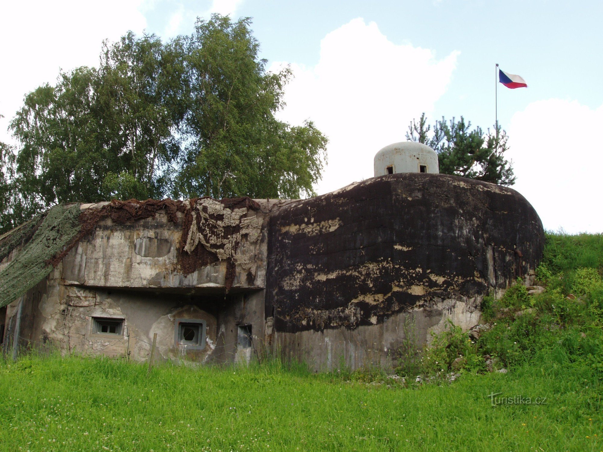 Cabină de infanterie K S-32 cu nume de cod „La colț” într-o cameră separată, cu două clopoțe