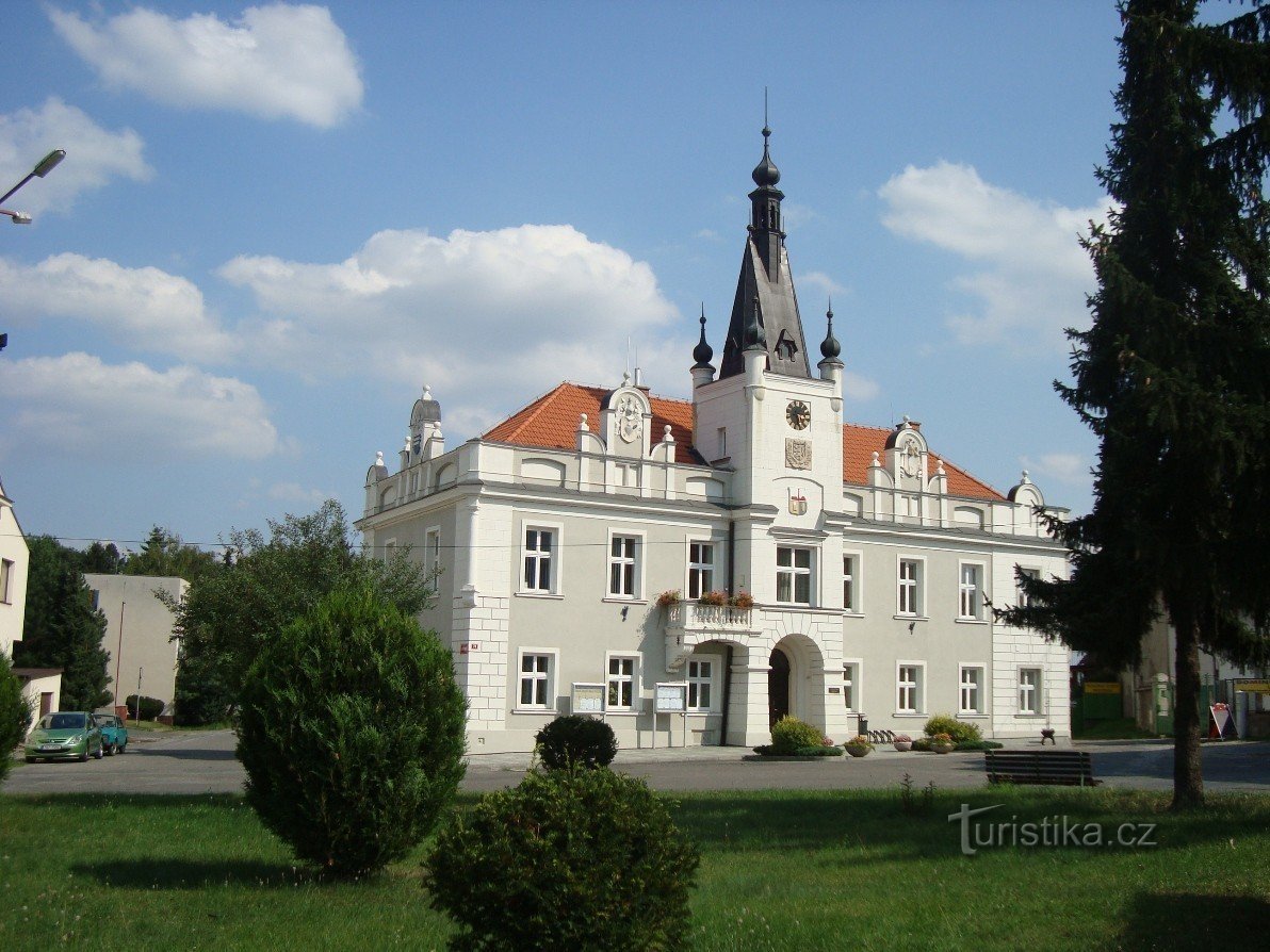 Pečky-Masarykovo náměstí-városháza 1901-ből-Fotó: Ulrych Mir.