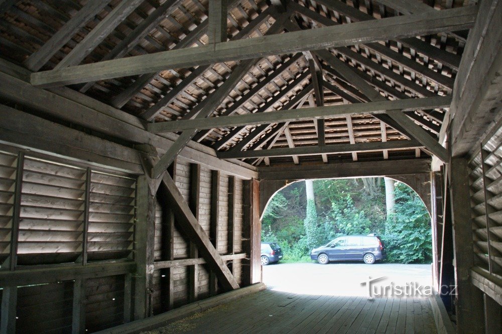 Peklo nad Zdobnicí (Vamberk) - covered wooden bridge