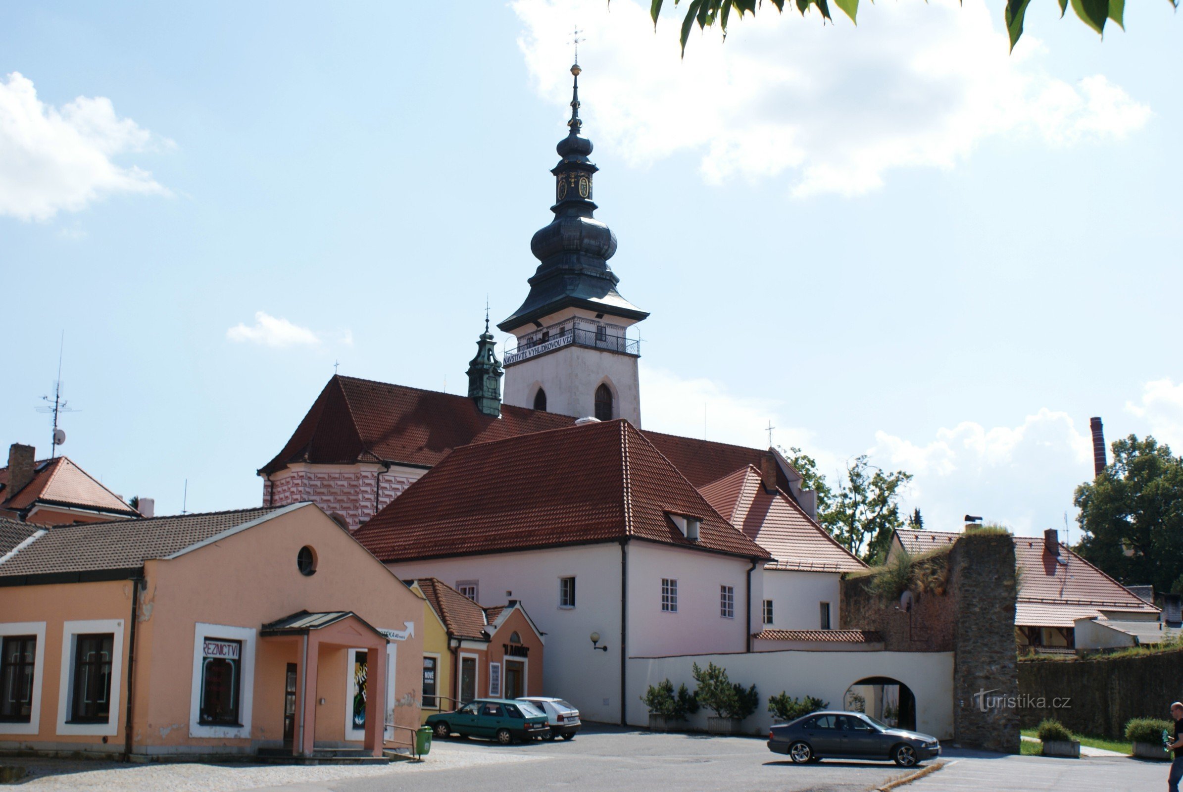 Pelhřimov – Basílica de S. Bartolomeu com uma torre de observação