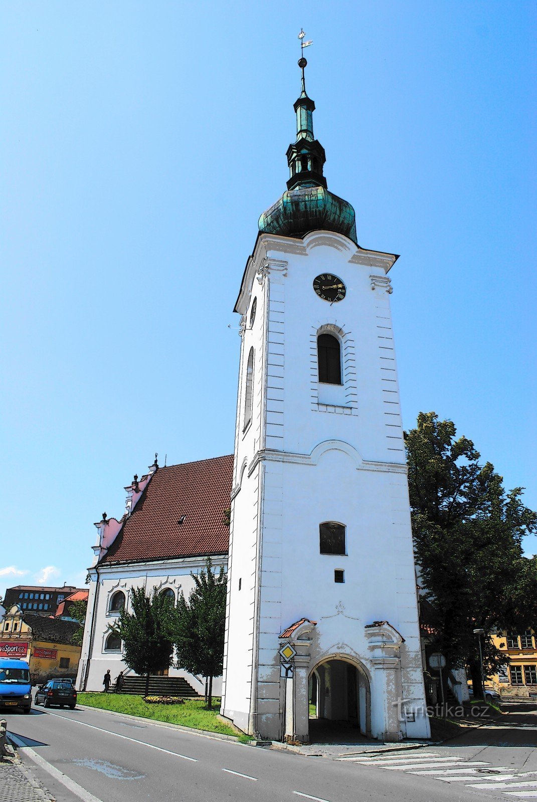 Pelhřimov - igreja de St. Bem-vindo com campainha tocando