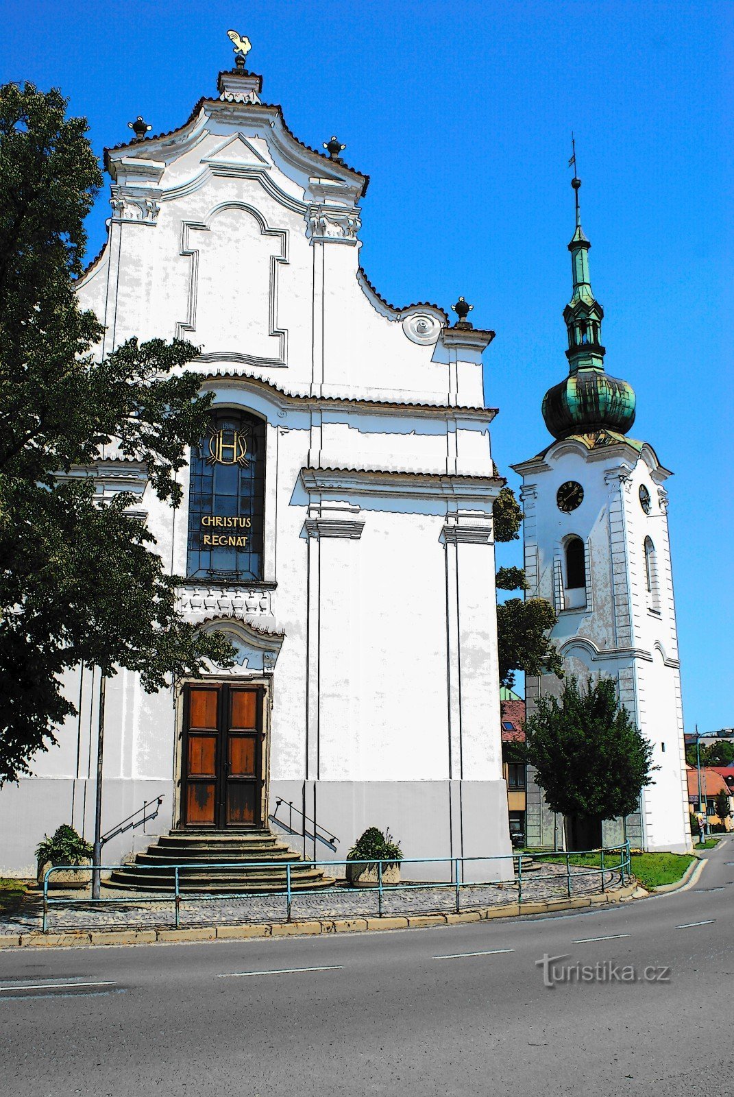 Pelhřimov - igreja de St. Bem-vindo com campainha tocando