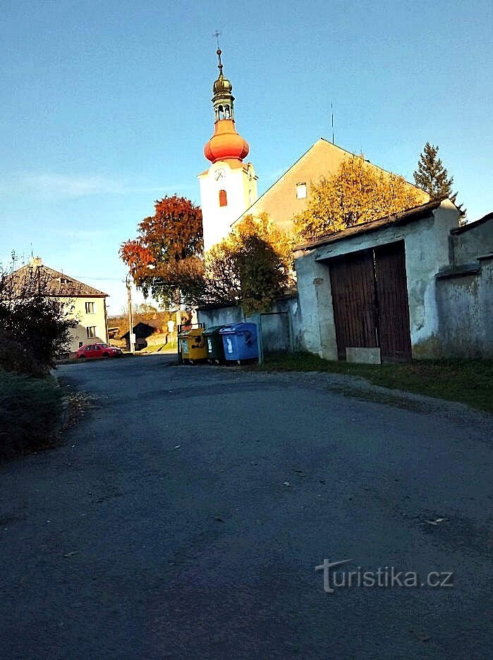 Penčice - Iglesia de San Pedro y San Pablo