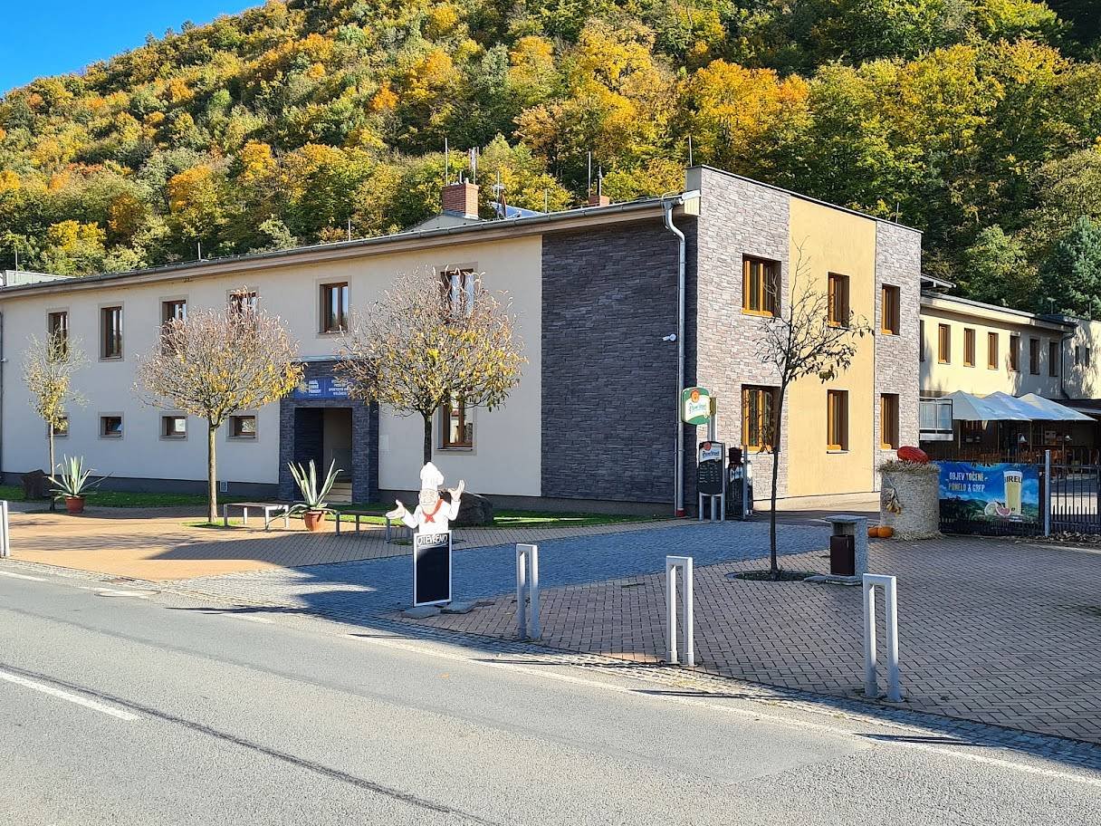 Penzion a restaurace, čelní pohled