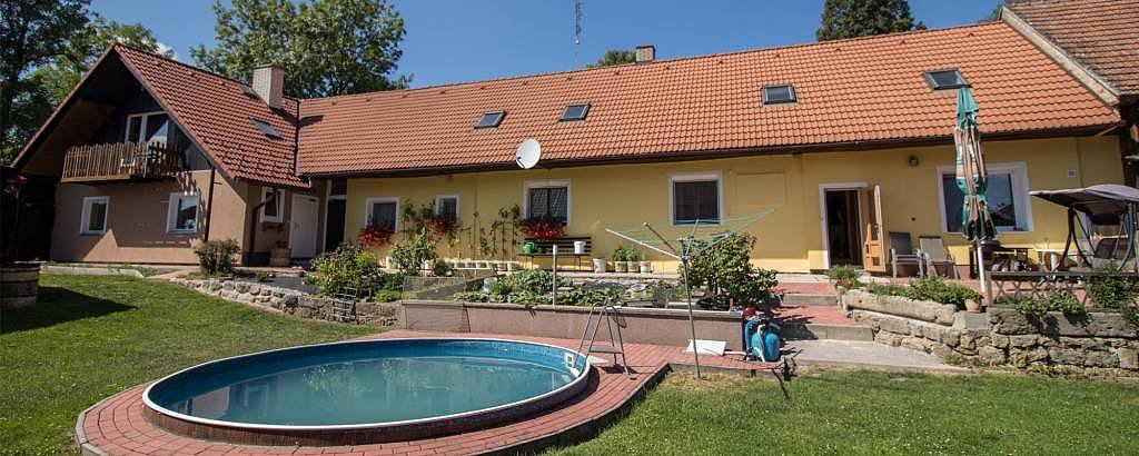 Penzion Lojka Jilem - pohled ze předu na chalupu