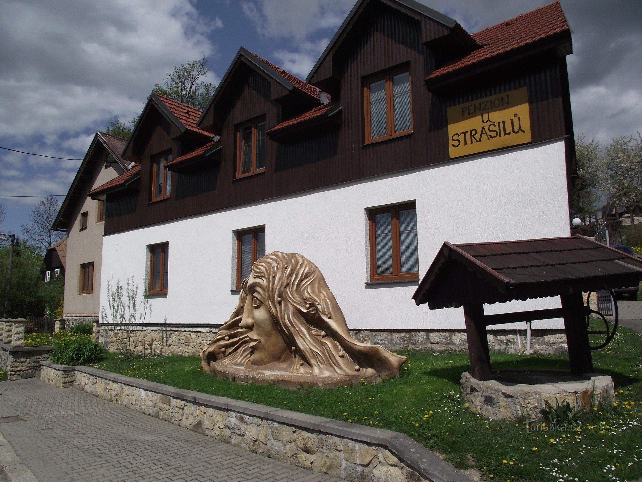 guesthouse U Strašilů with its decoration