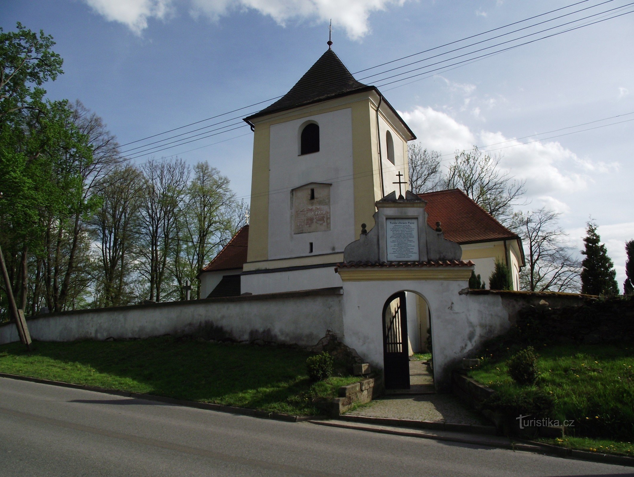 Perálec - kyrkan St. Johannes Döparen