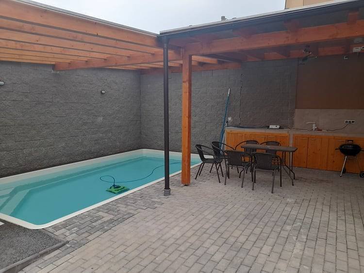 Pergola med pool