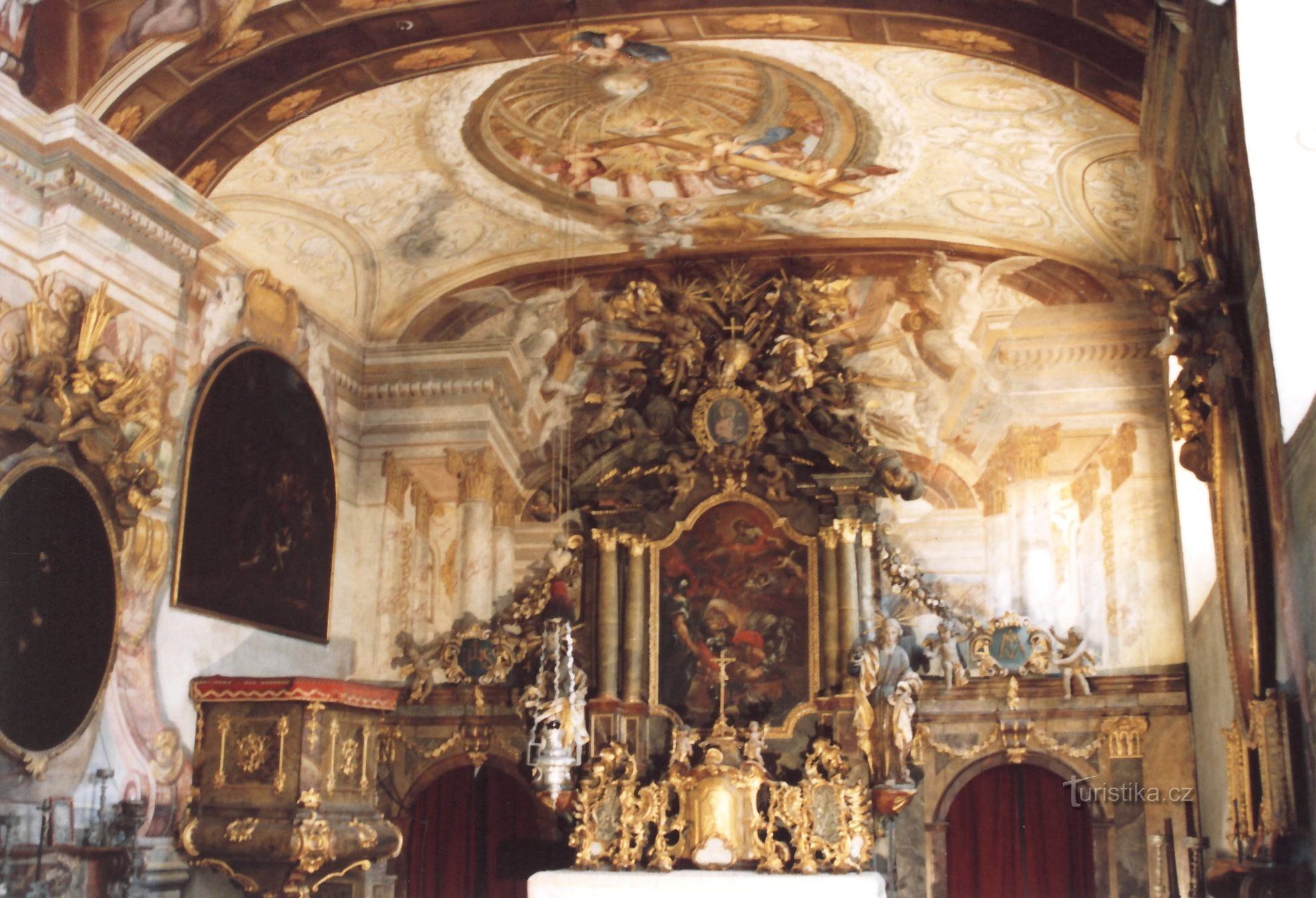 Pernštejn – 聖ペテロの改宗の​​城礼拝堂ポール