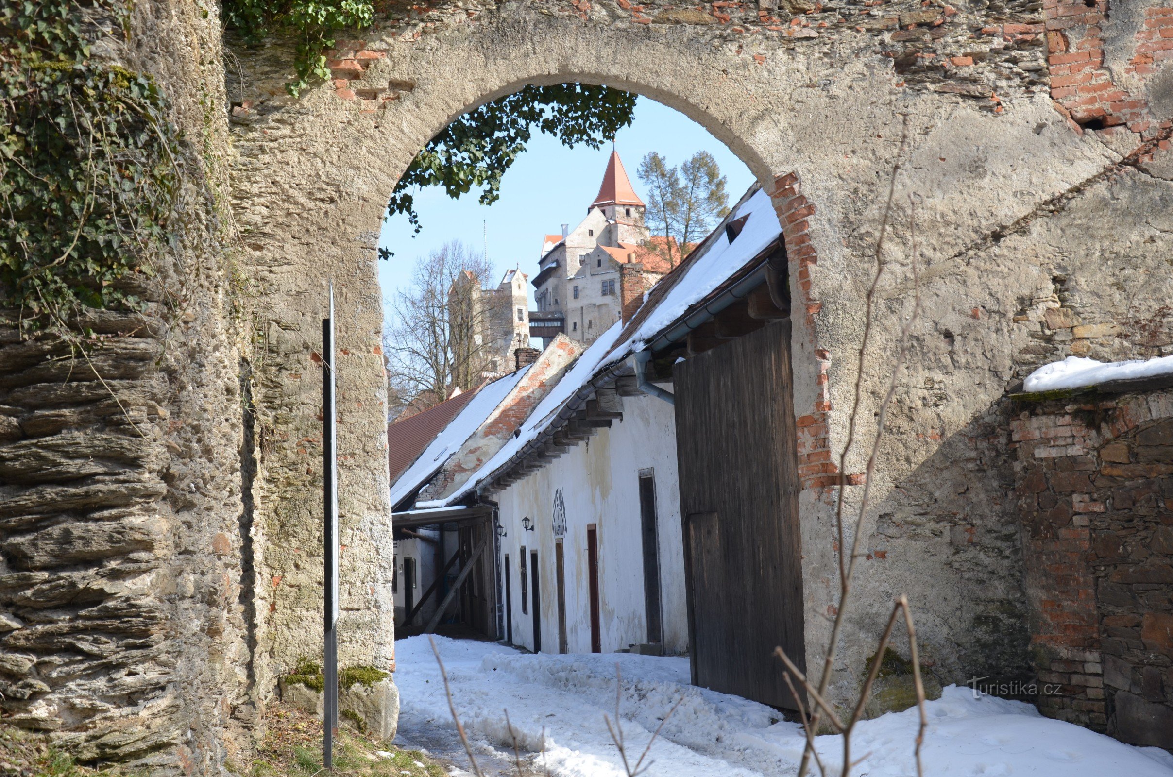 Pernštejn w marcu 2013 r.