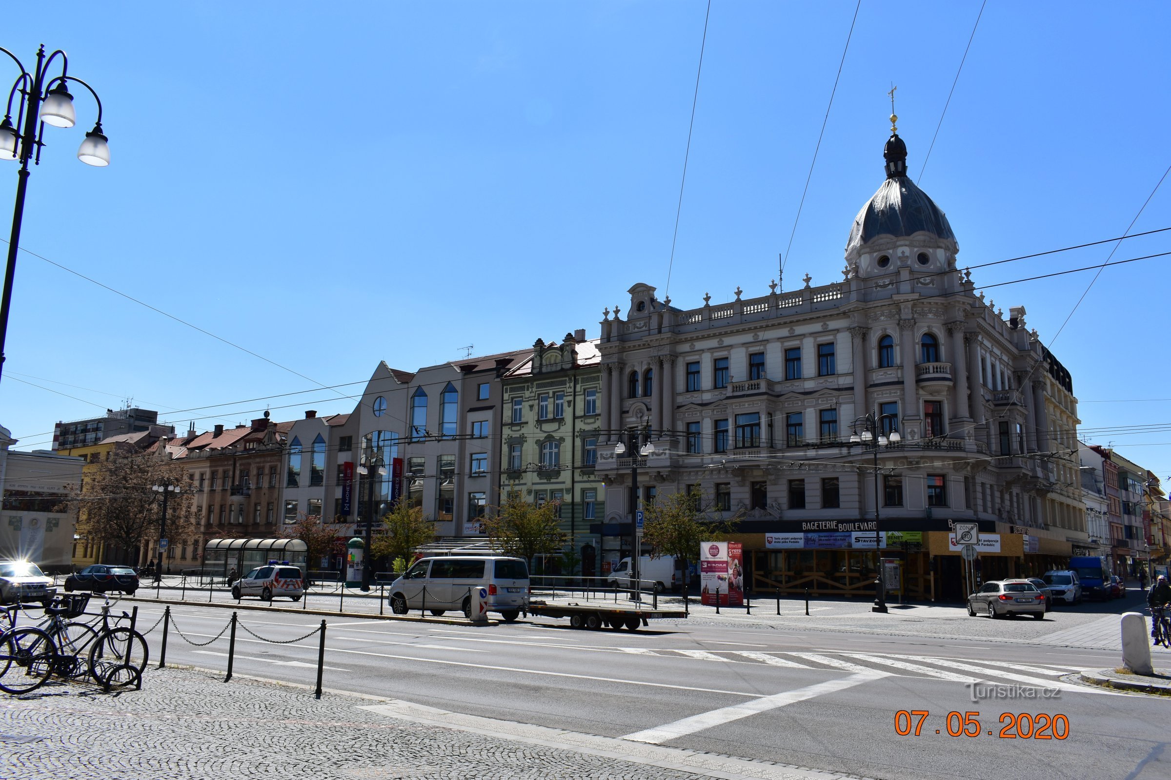 Pernštýnské náměstí i centar u Pardubicama