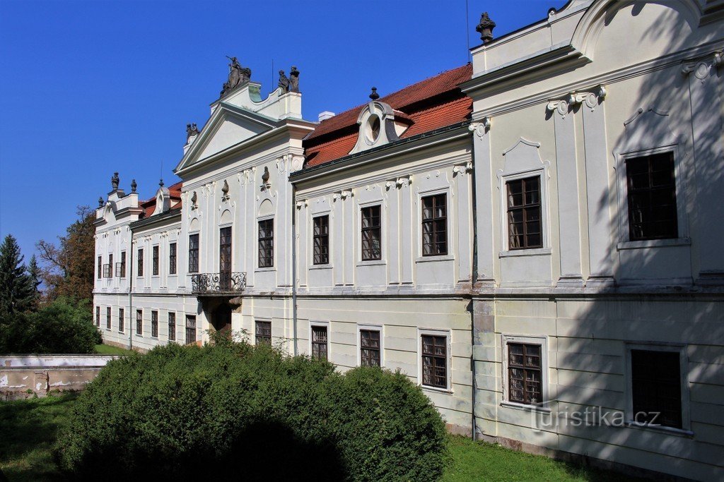 Peruc, kasteel