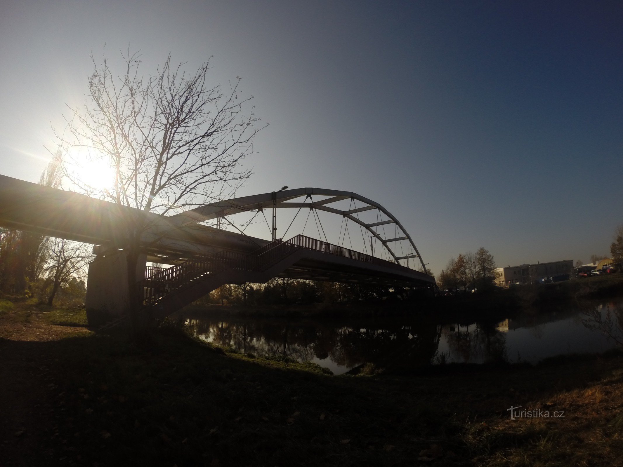 Cầu đi bộ qua sông Elbe