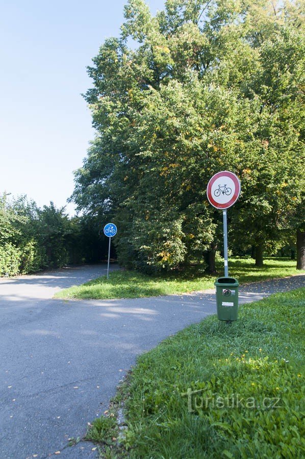 Pe jos și cu bicicleta