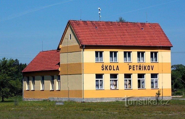 Petříkov - scuola