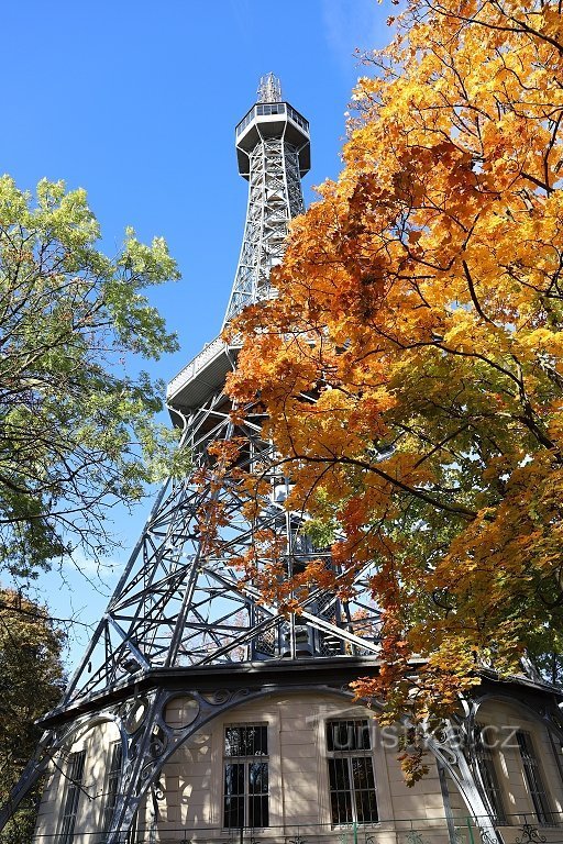 Tour de guet de Petřín et Petřín