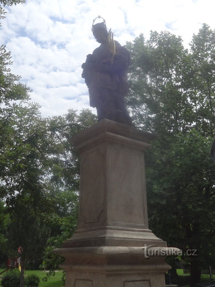 Saint-Pétersbourg (en Bohême) et deux statues de St. Jan Nepomucký